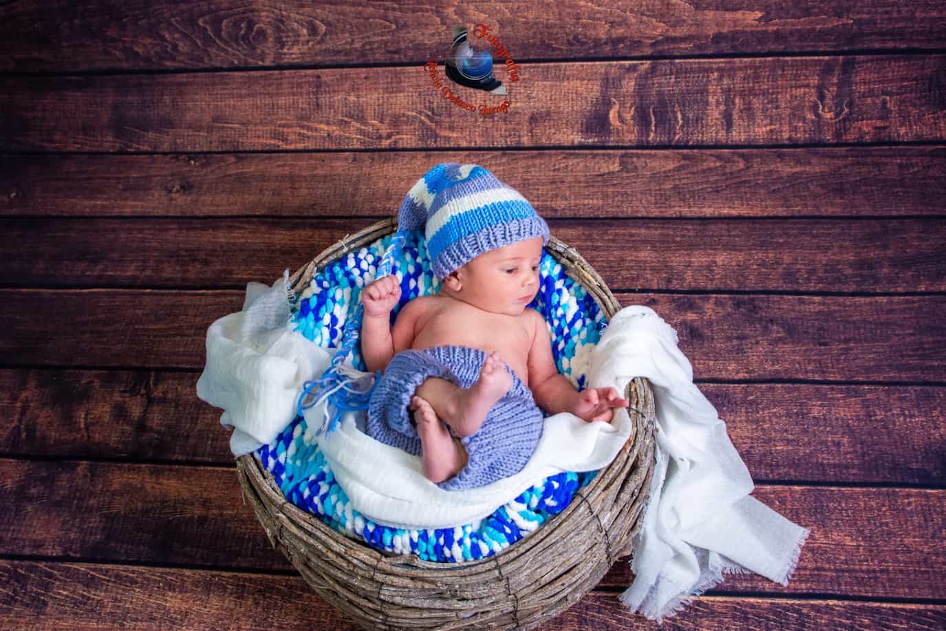 sesión de bebé recién nacido en estudio en Peñafiel